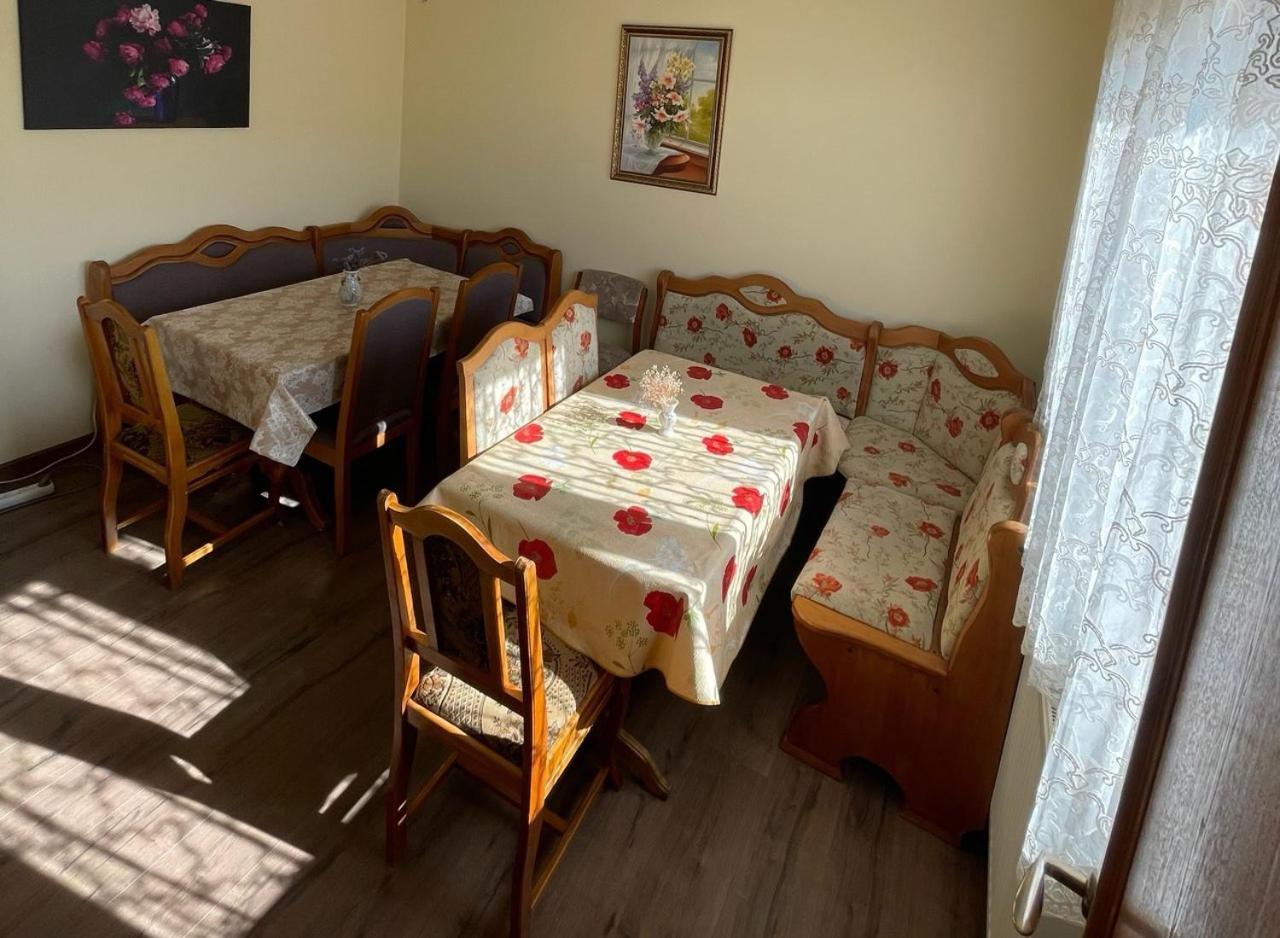 Квітковий Двір Golubinoye Bagian luar foto